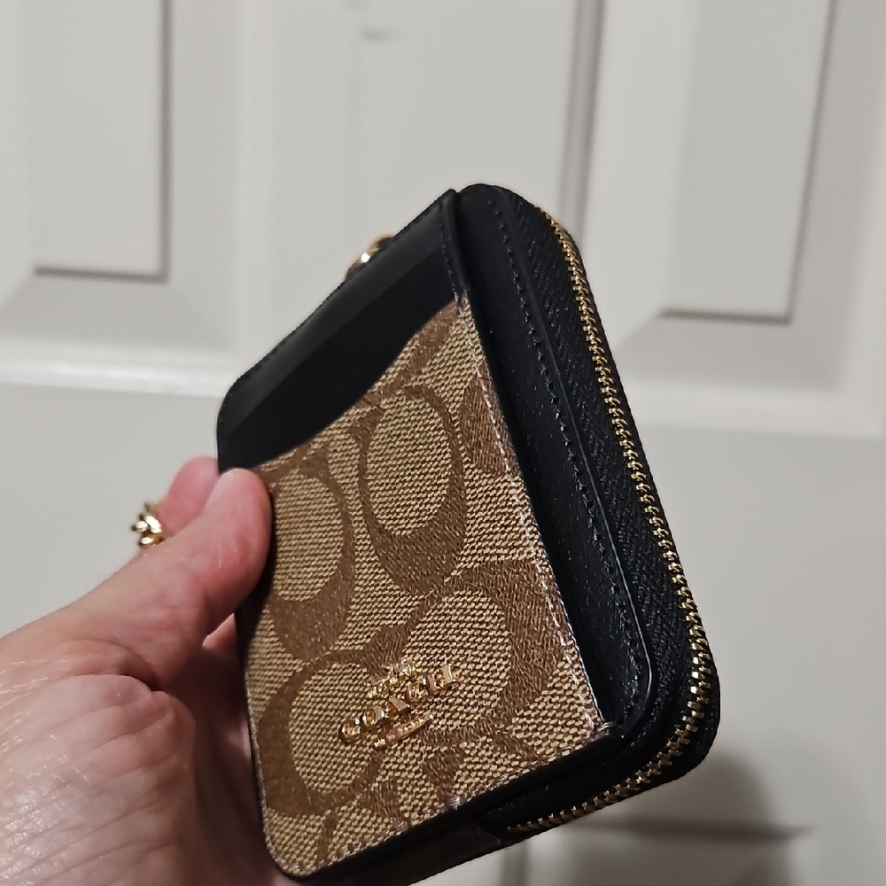Coach NWOT Zip Around Signature Wallet - Picture 3 of 5